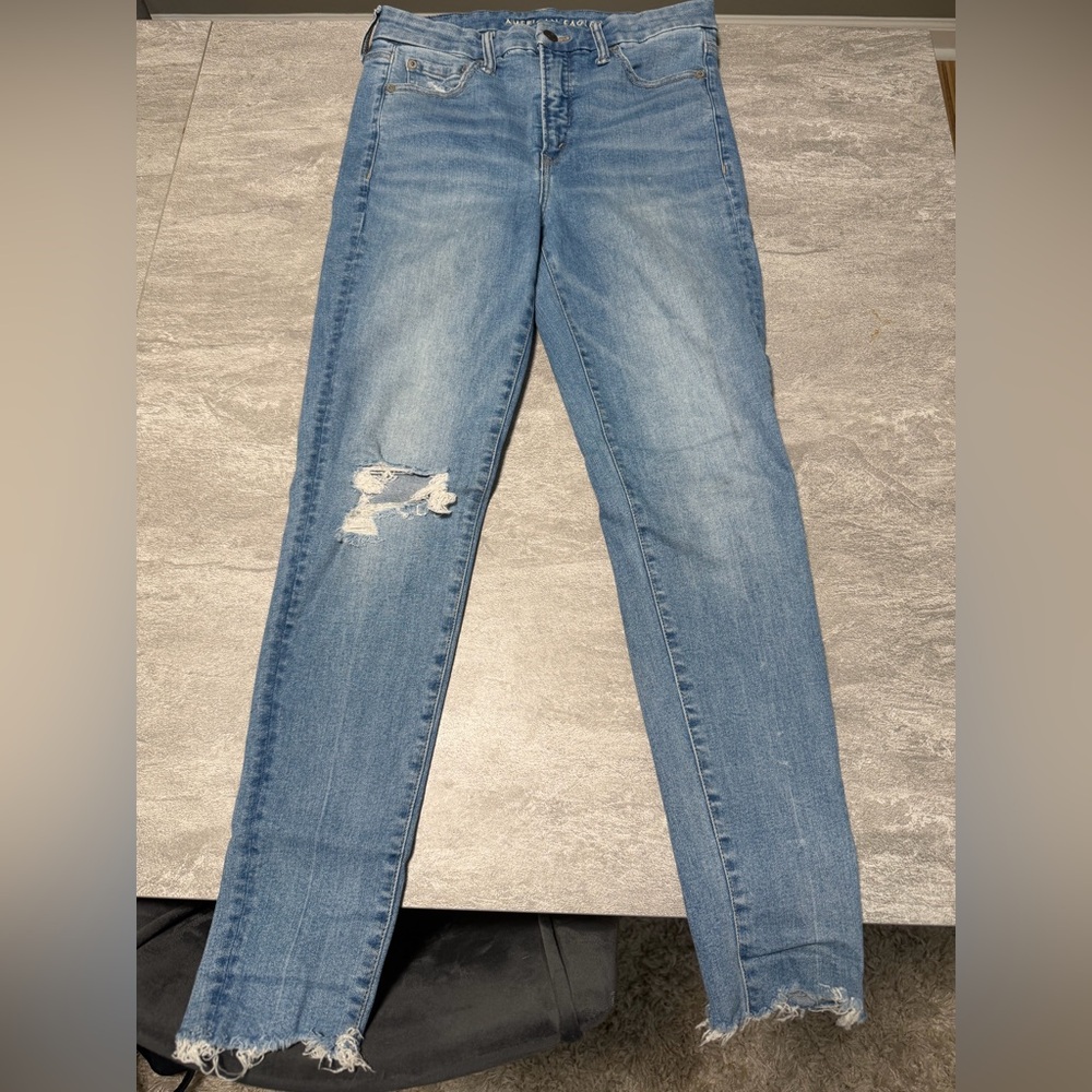American Eagle Ripped Super High Rise Jegging Skinny Jeans with Raw Hem Size 8
